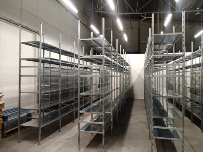 Automaailma autovaruosadu -myymälä Rakveressa, Virossa